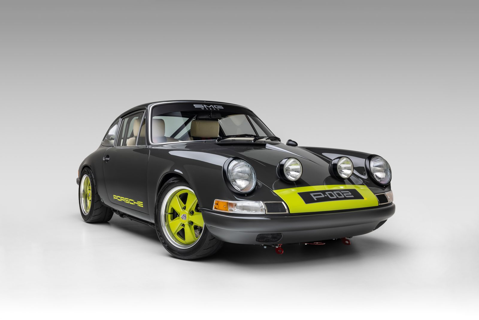 901 R front three-quarter stance