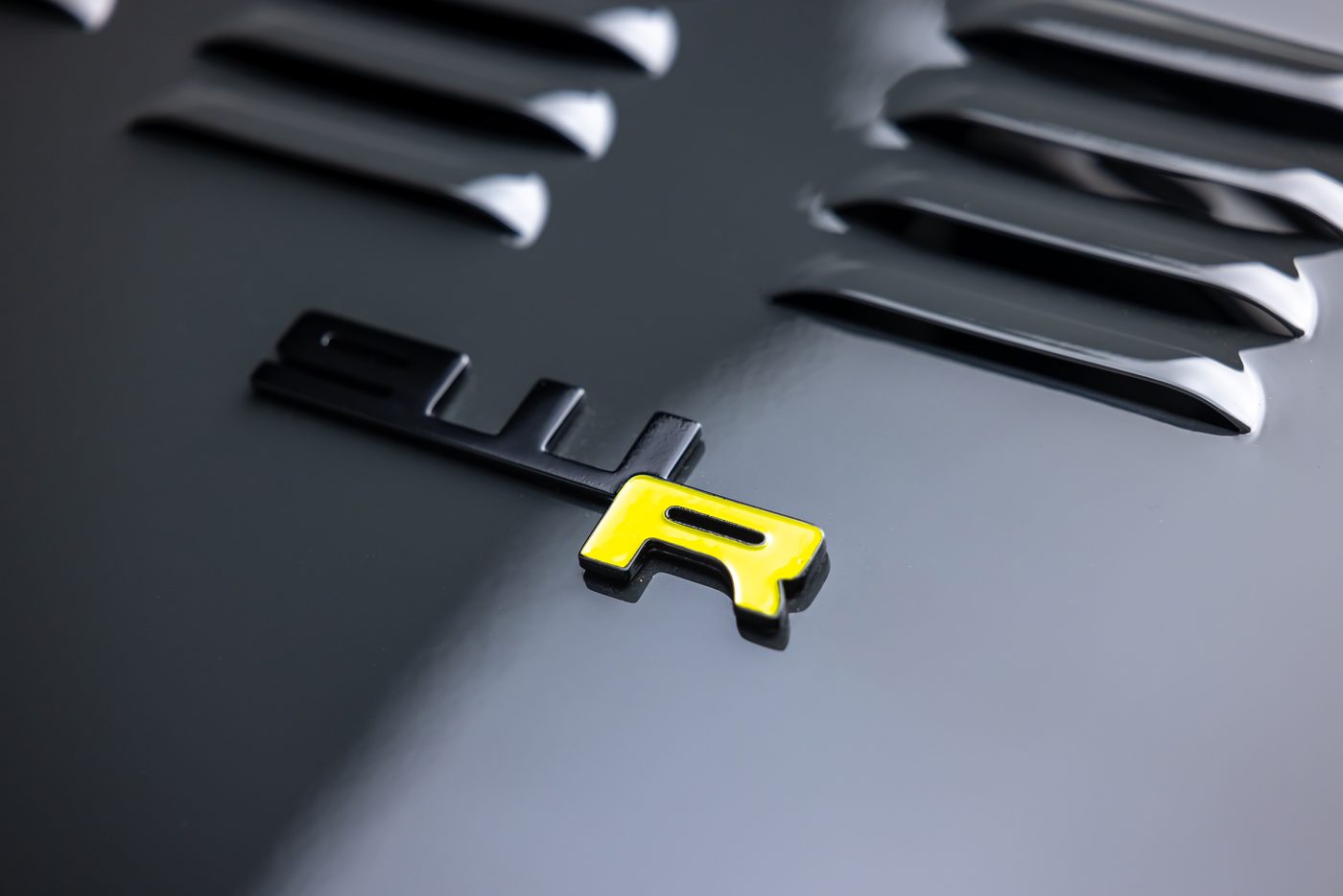 SMG R badge